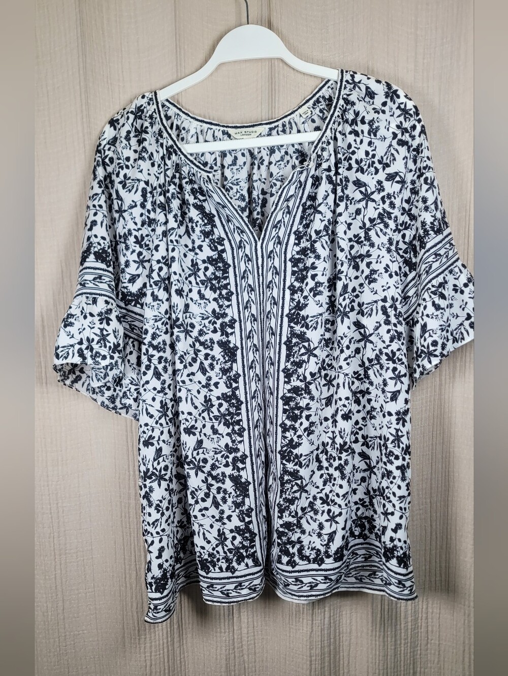 Max Studio Women’s Black & White Floral Peasant Top - Picture 4 of 13